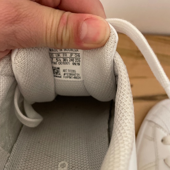 Adidas's originals superstar all white size 7 women's - Picture 7 of 11